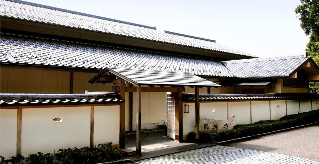 Menard Aoyama Resort: Wafukan Utatsukasa Iga Dış mekan fotoğraf