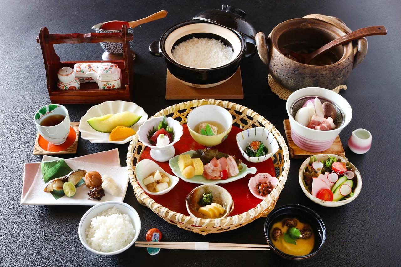 Menard Aoyama Resort: Wafukan Utatsukasa Iga Dış mekan fotoğraf